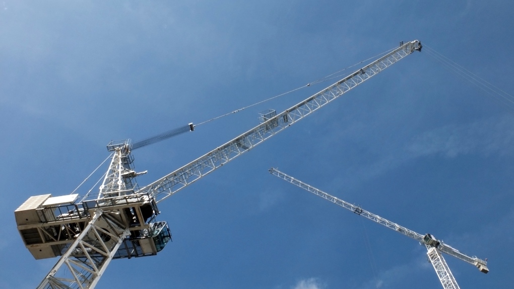 Vancouver lawsuit alleges crane hanging over home caused ‘considerable anxiety’ [Video]
