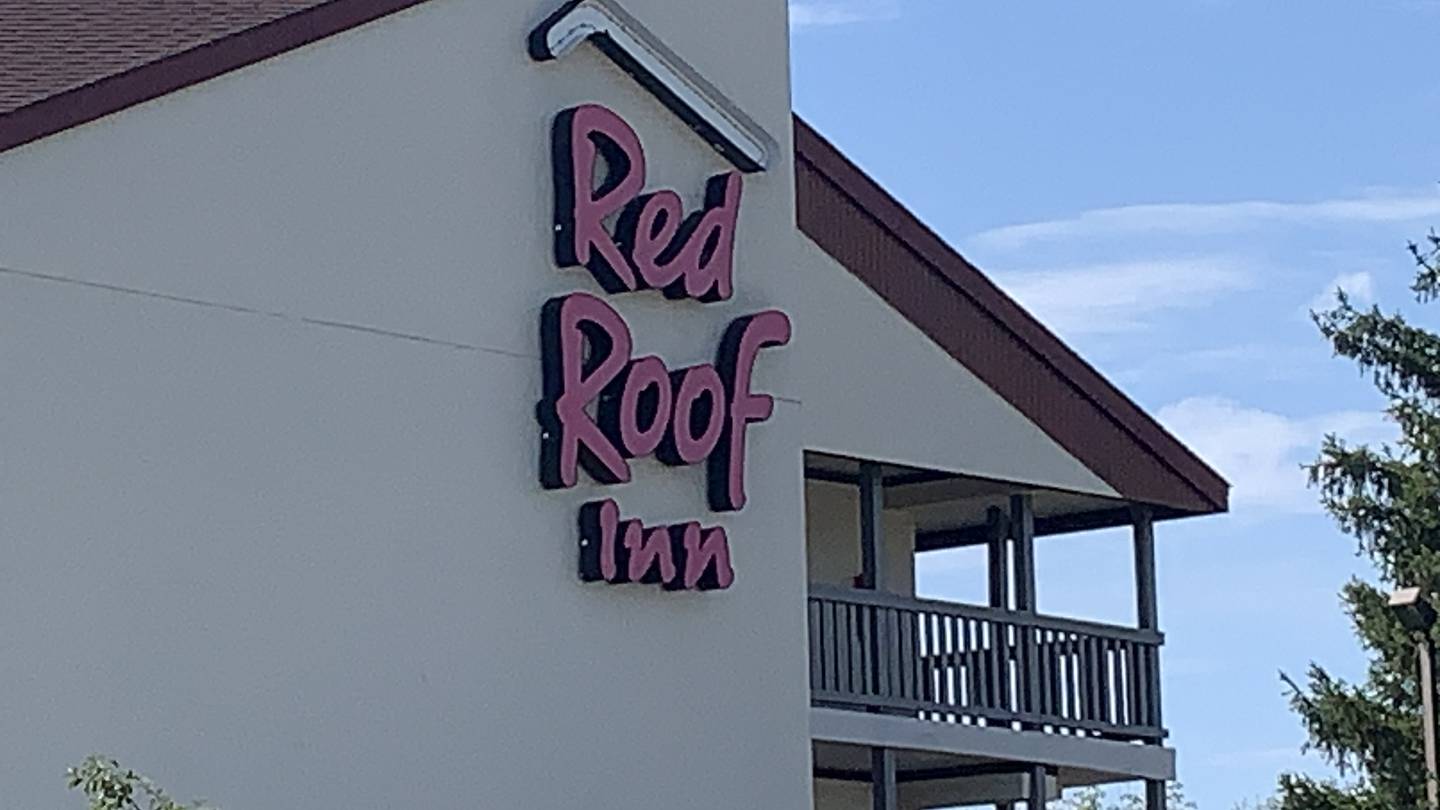Testimony showed customers complained of underage prostitution at Red Roof Inns  WSB-TV Channel 2 [Video]