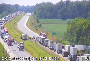 1 dead after semi truck accident on I-70 in Henry County [Video]