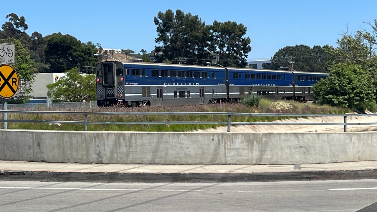 Fatal train accident involving 17-year-old teen on bicycle; Pacific Surfliner and COASTER service impacted [Video]