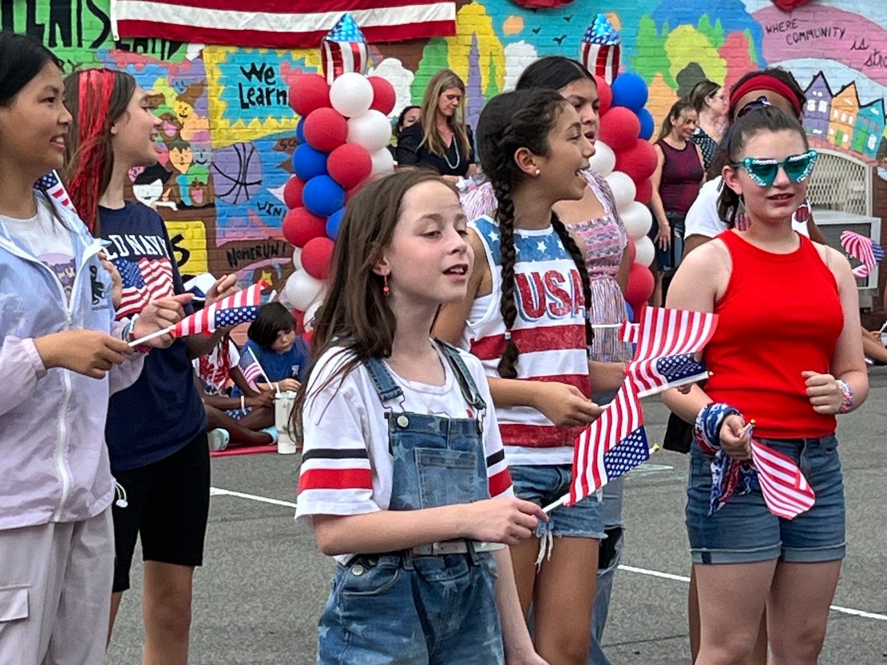 Staten Island celebrates Flag Day: PS 26 the Carteret School hosts big crowd for patriotic event [Video]