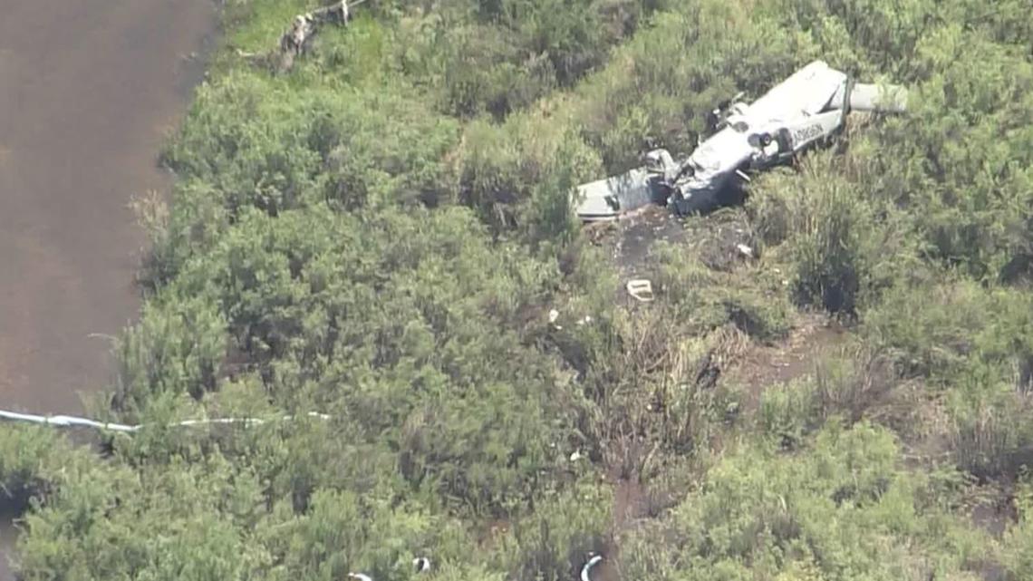 Plane crash in Larkspur, Colorado; 2 injured [Video]