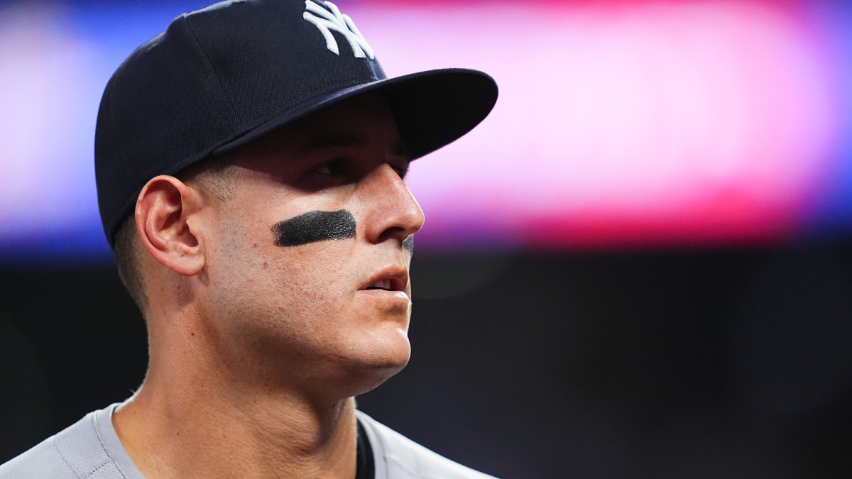 Yankees 1B Anthony Rizzo leaves game with injury to right lower arm after collision  NBC New York [Video]