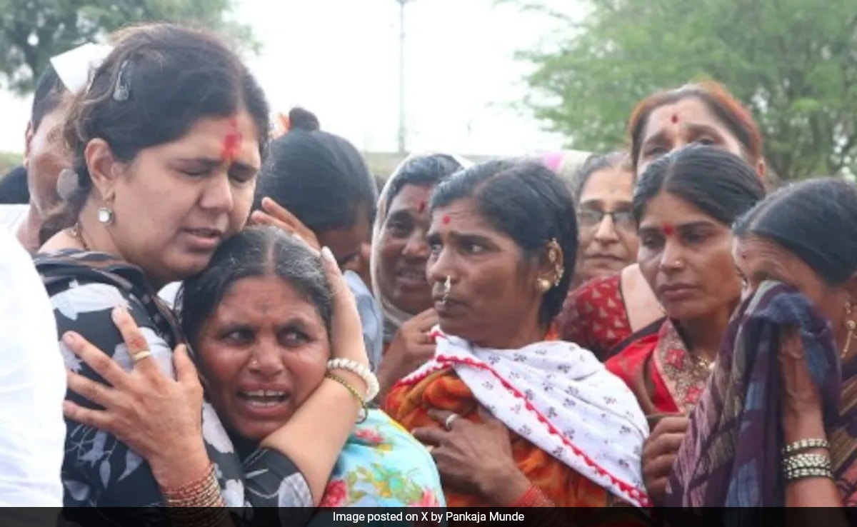 BJP’s Pankaja Munde Weeps Over Death By Suicide Of 4 Party Workers [Video]