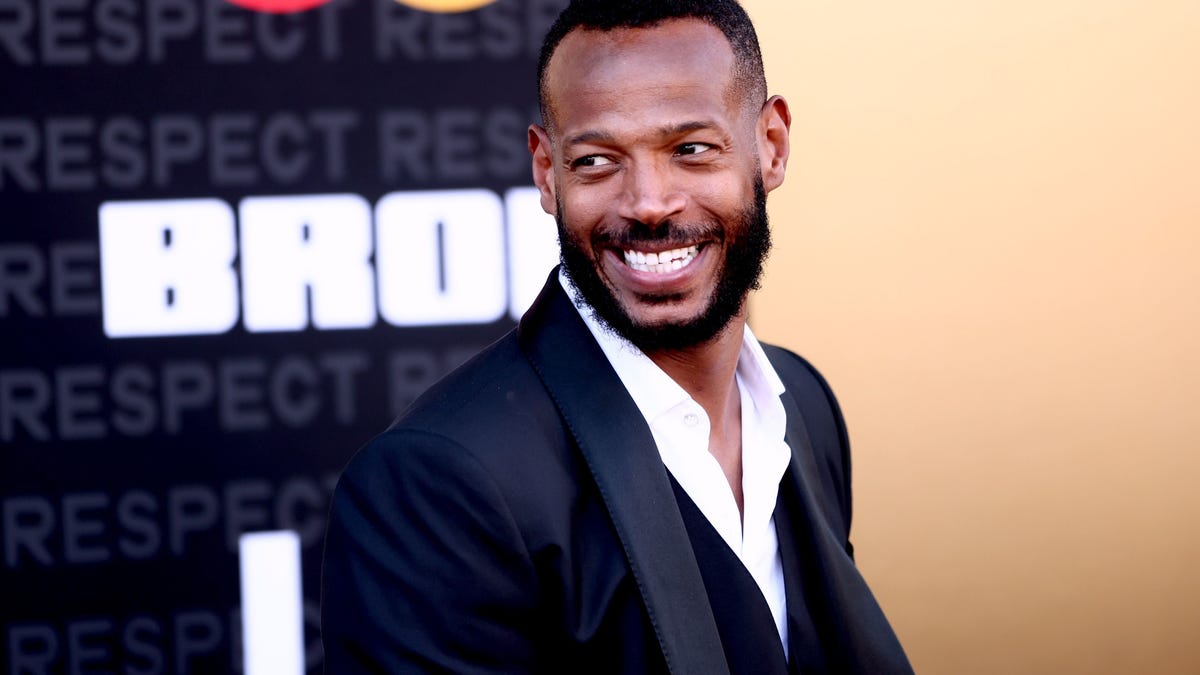 Marlon Wayans Supports LGBTQ+ Community in Pride Month Photos [Video]