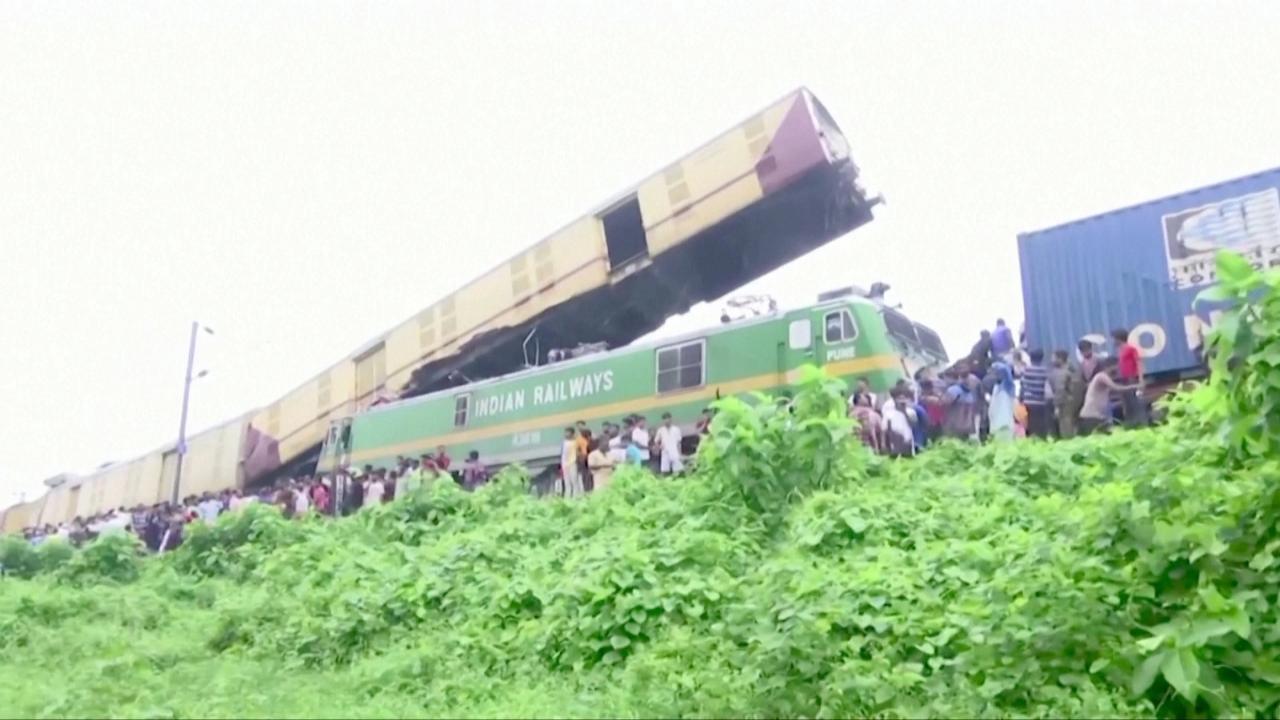 Over a dozen dead after train crash in India [Video]