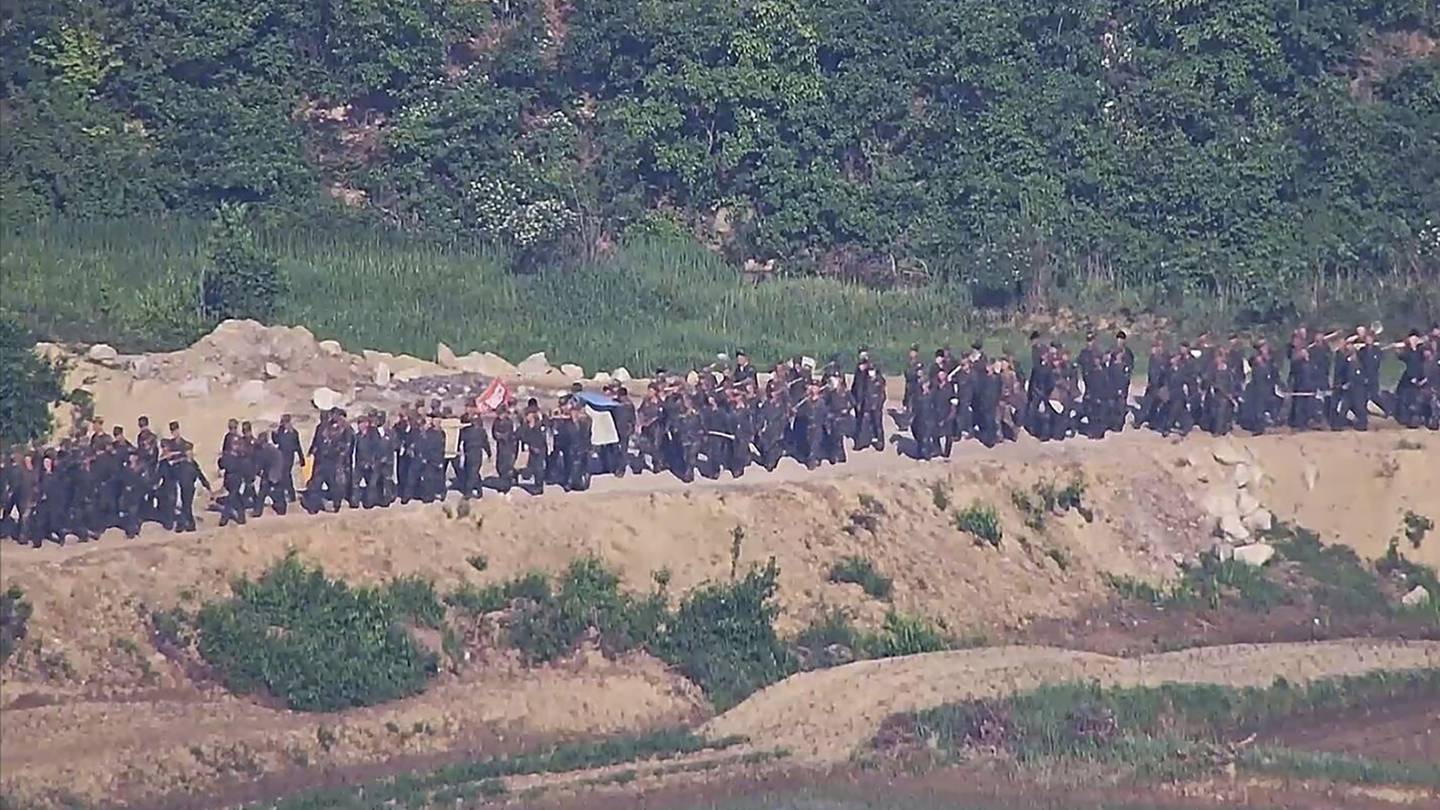 South Korean soldiers fire warning shots after North Korean troops cross border, apparently in error  WHIO TV 7 and WHIO Radio [Video]