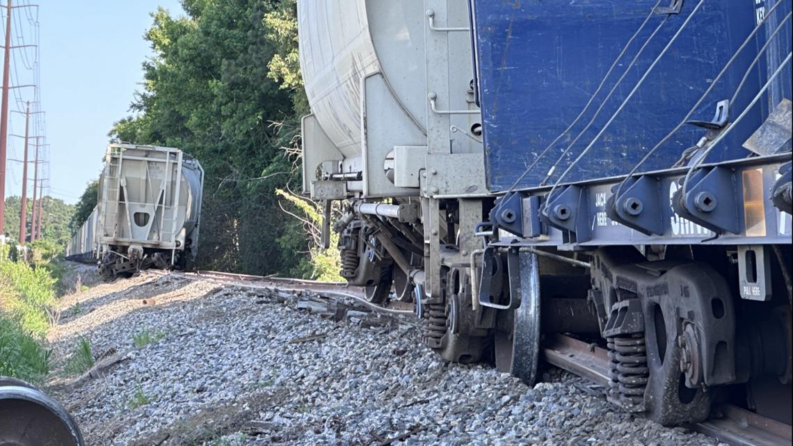 Train derailment in Chesapeake, Virginia [Video]