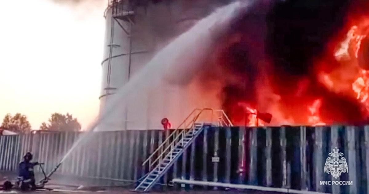 Putin’s precious oil depot goes up in flames after Ukraine drone strike | World News [Video]