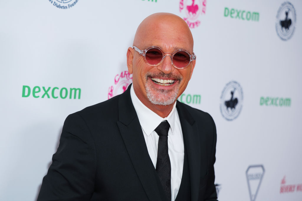 Howie Mandel Wife Injured Following ‘Tipsy’ Fall at Las Vegas Hotel | Latin Post [Video]
