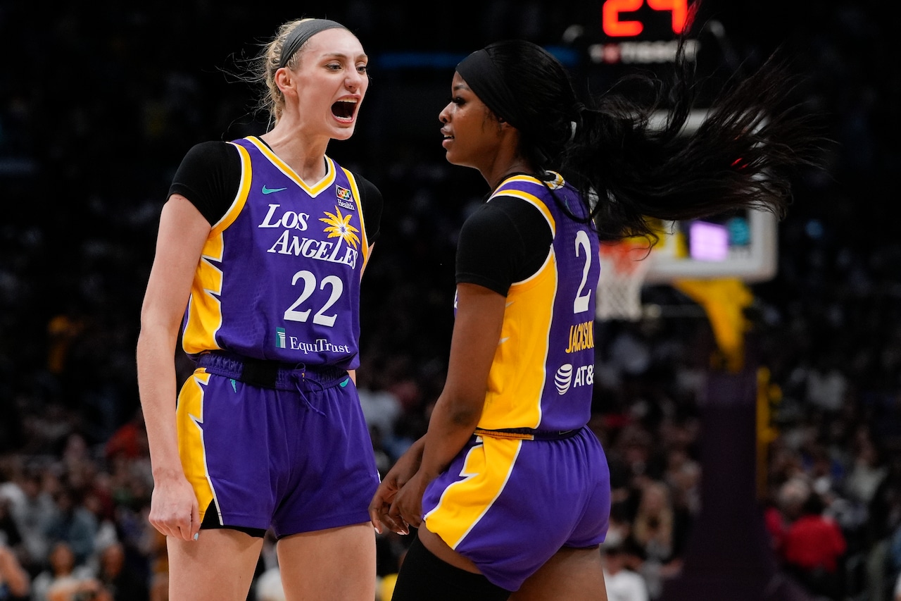 Sparks Cameron Brink exits game against Sun after non-contact knee injury [Video]