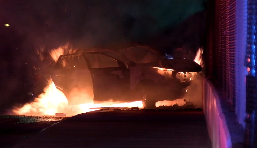 San Leandro police chase on I-880 ends in fiery Oakland crash [Video]
