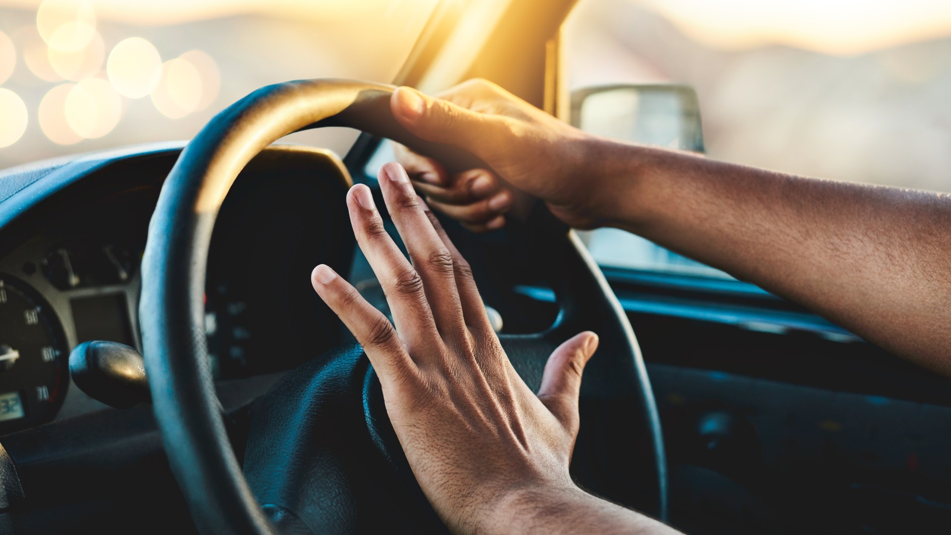 Can I be fined for beeping my car horn? Motoring rules for honking and when its illegal according to the Highway Code  The Irish Sun [Video]