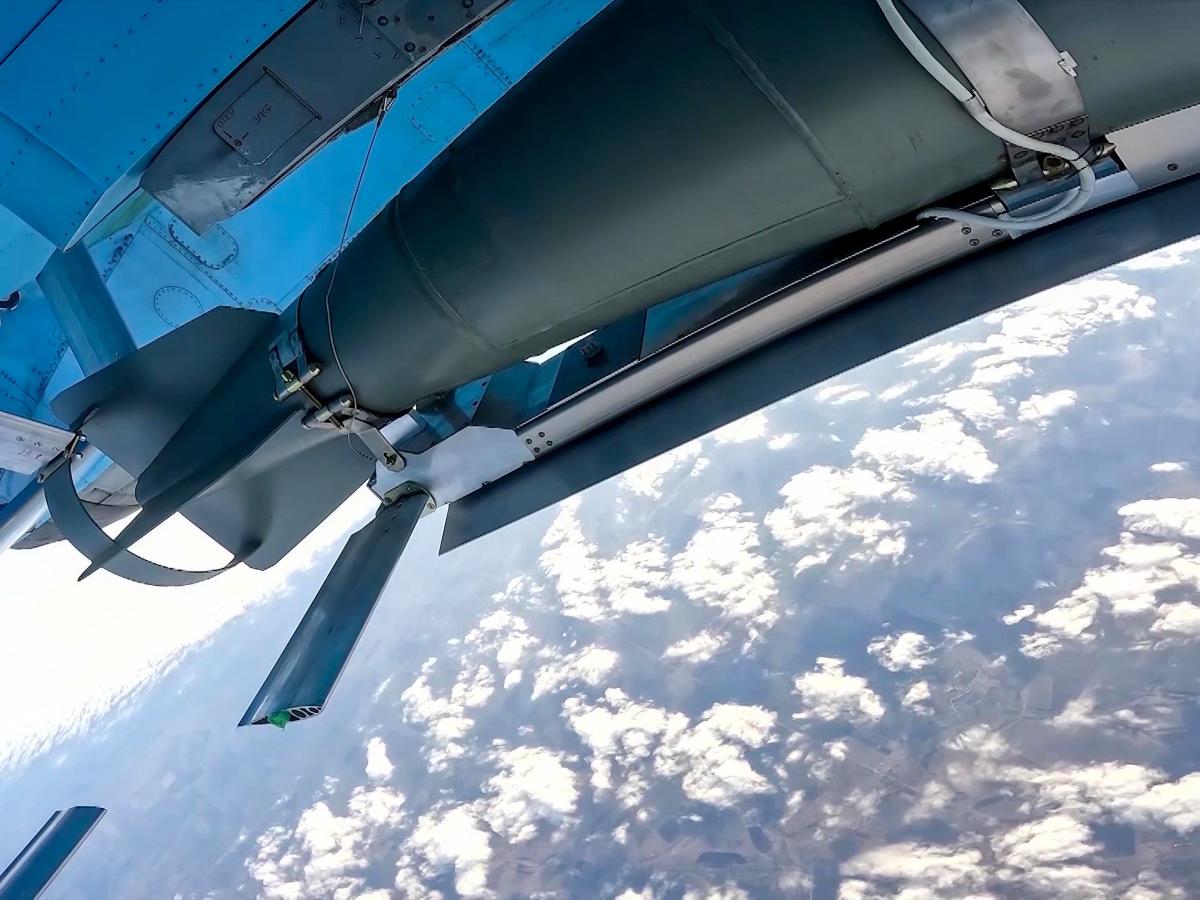 Russia inexplicably dropped another 3 bombs on its own territory, bringing its total reported self-bombings to 103 this year, opposition media says [Video]