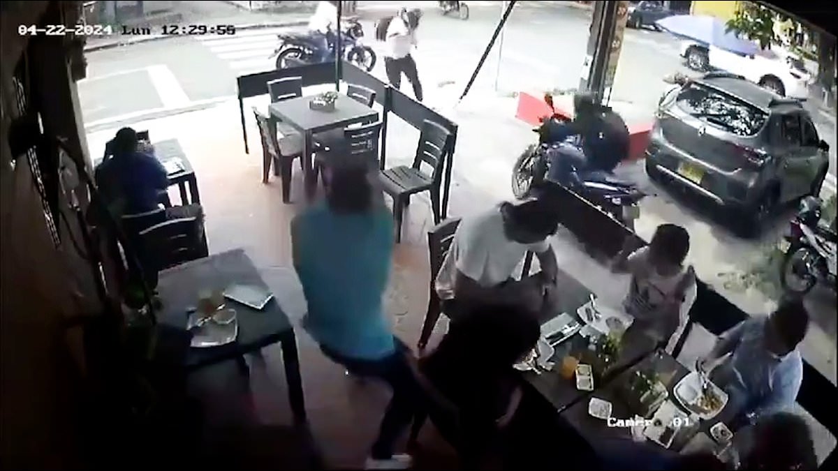 Gun-wielding robber holds up restaurant… but is taken down by quick-thinking diners [Video]
