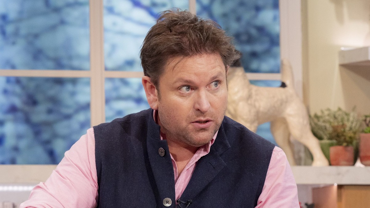 James Martin reveals towering fire at seven-bedroom home after cooking ‘disaster’ [Video]