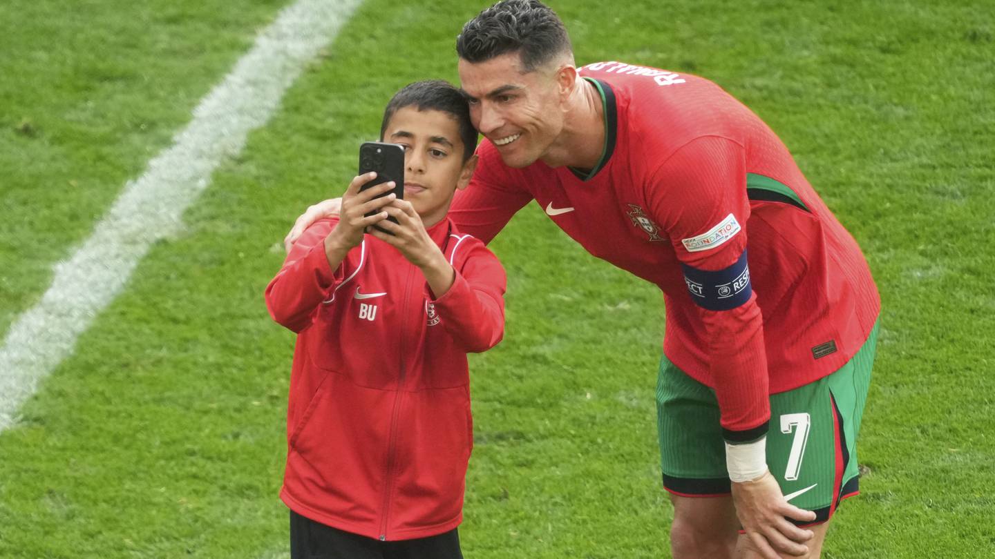 UEFA increases field-side security at Euro 2024 games after selfie-takers pursue Cristiano Ronaldo  WFTV [Video]