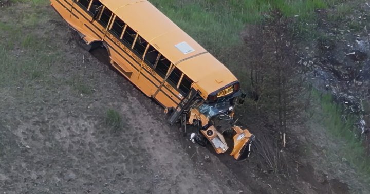 Crashed B.C. school bus was filled with grade 6s, 7s, superintendent says [Video]