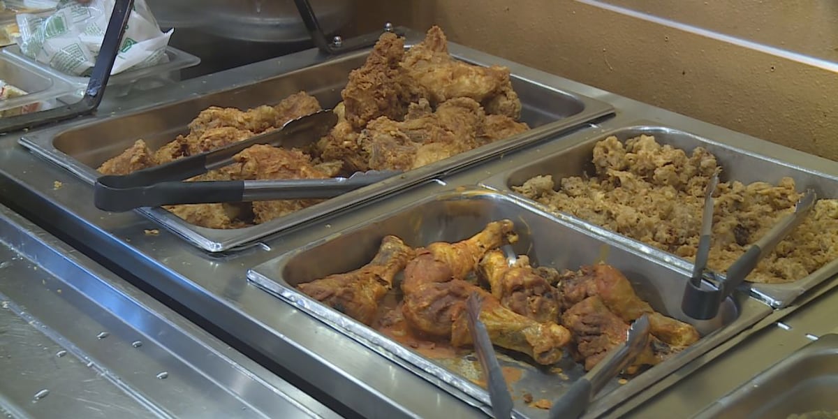 Community steps in to help chicken restaurant after delivery lost during flooding [Video]