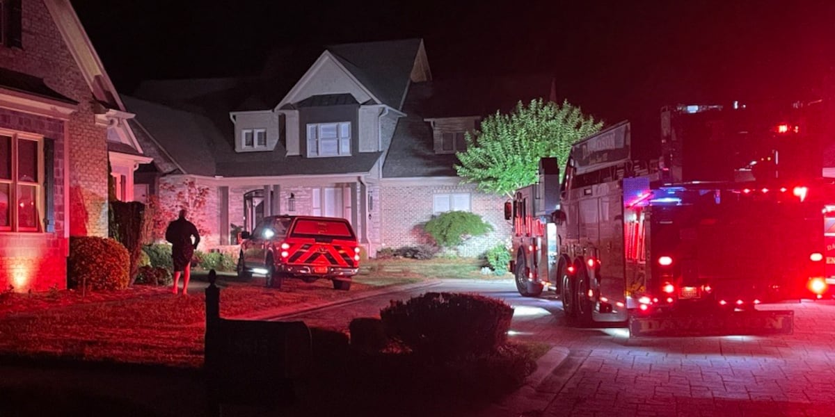 Firefighters battle blaze at Davidson home [Video]