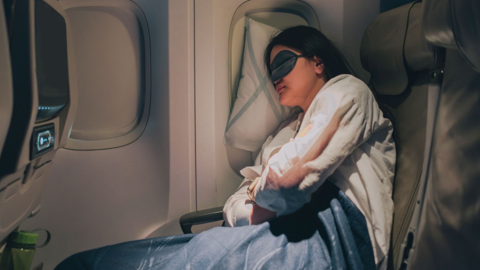The dangerous seating position you should always avoid on a flight in case of turbulence [Video]