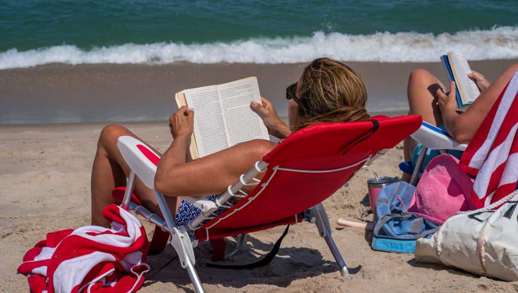 Summer-based romance novels that can become your next beach read [Video]