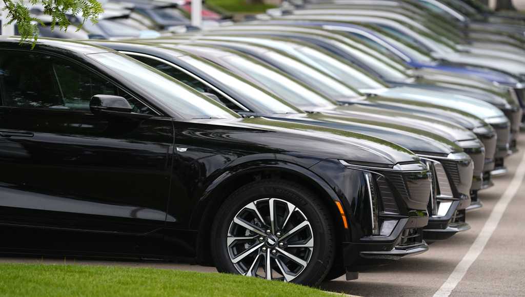Car dealerships in North America revert to pens and paper after cyberattacks on software provider [Video]