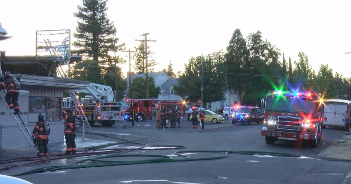 Structure fire at Medford Minute Mart under investigation | Top Stories [Video]