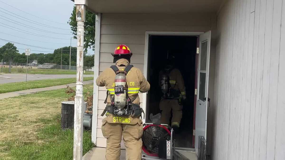 Gardner residents displaced by mid-morning duplex fire [Video]