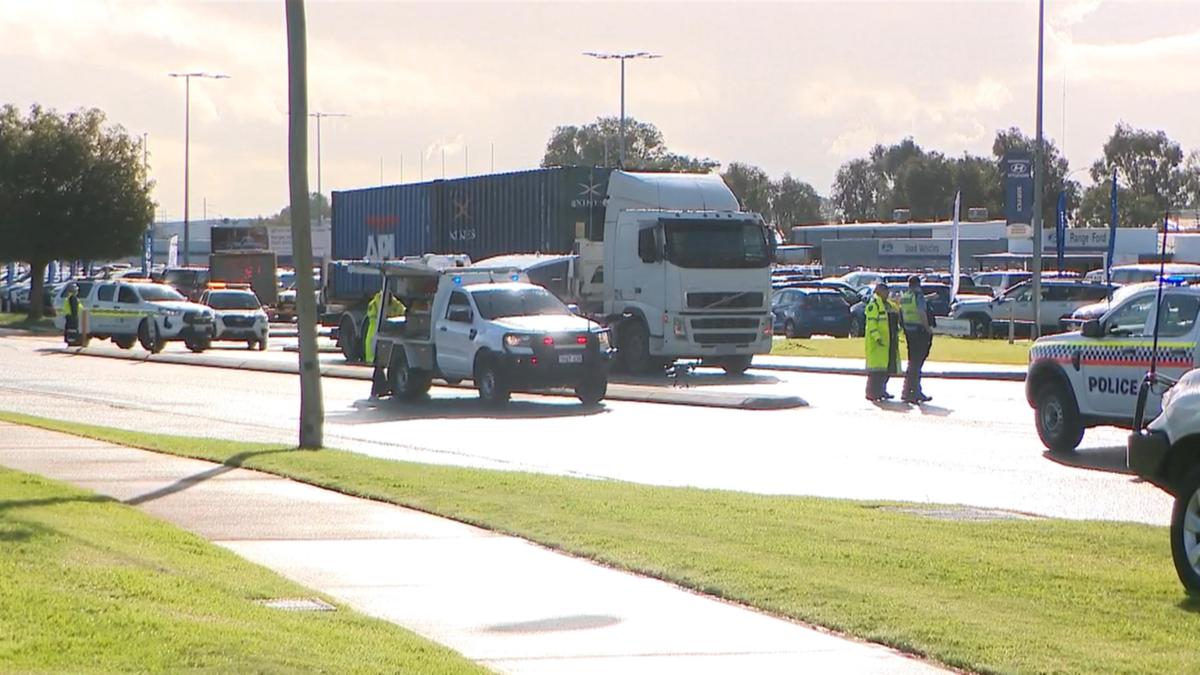 Elderly pedestrian dies as shes hit by truck at busy intersection in Maddington, WA [Video]