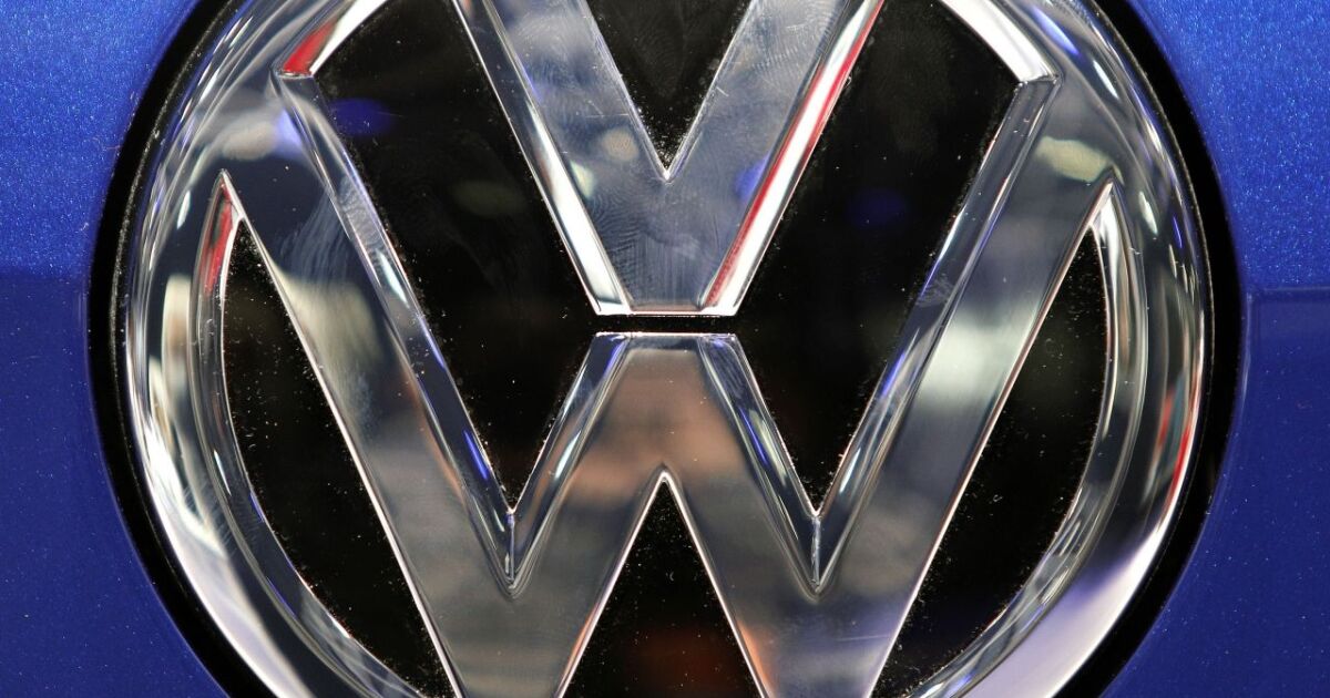 Volkswagen issues SUV recall over faulty air bag systems [Video]