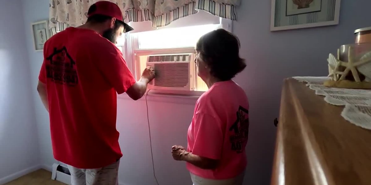 Man helping elderly residents in heat wave by installing air conditioners for free [Video]