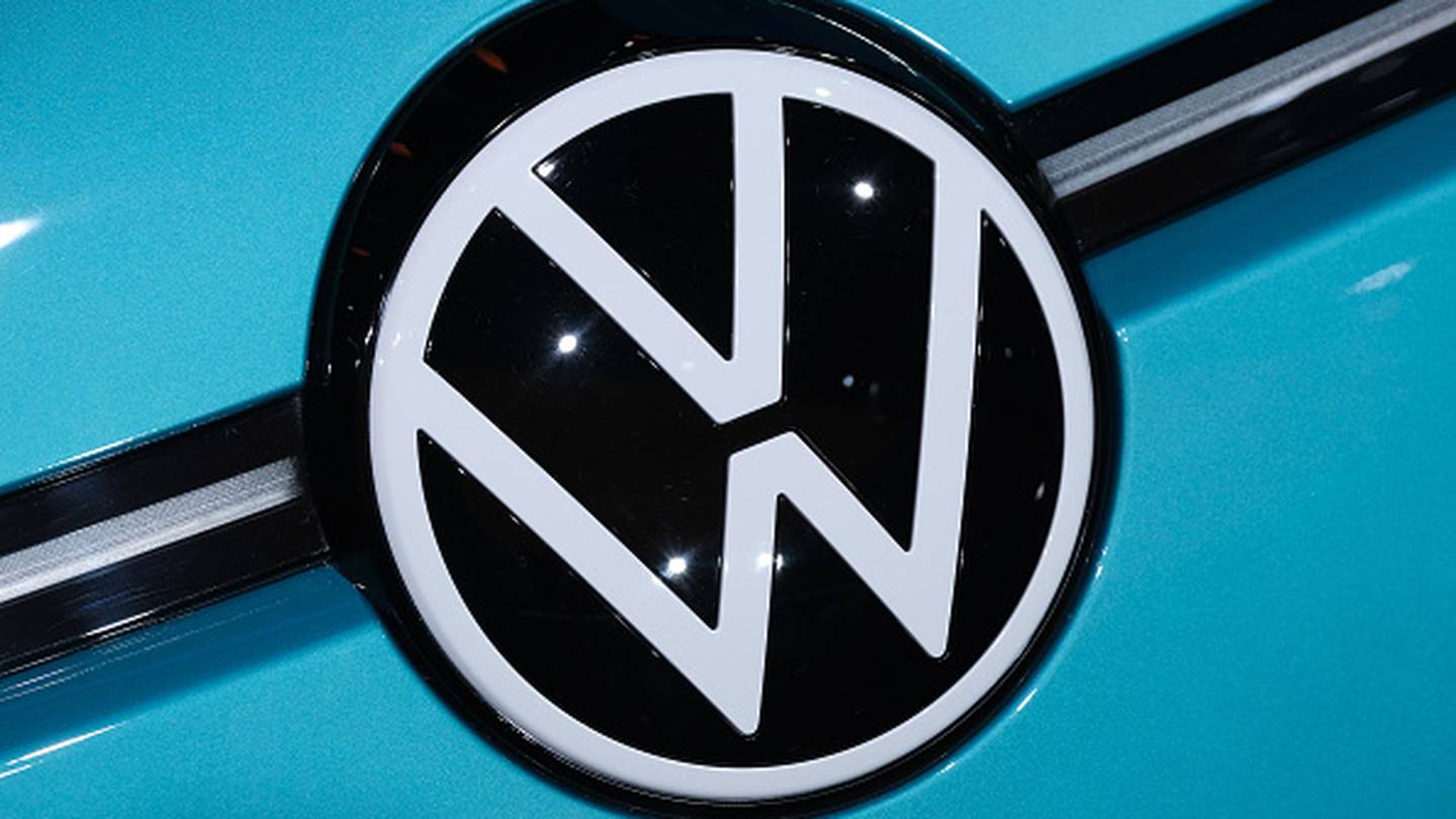 VW recalling more than 270,000 vehicles over airbag concerns  Boston 25 News [Video]