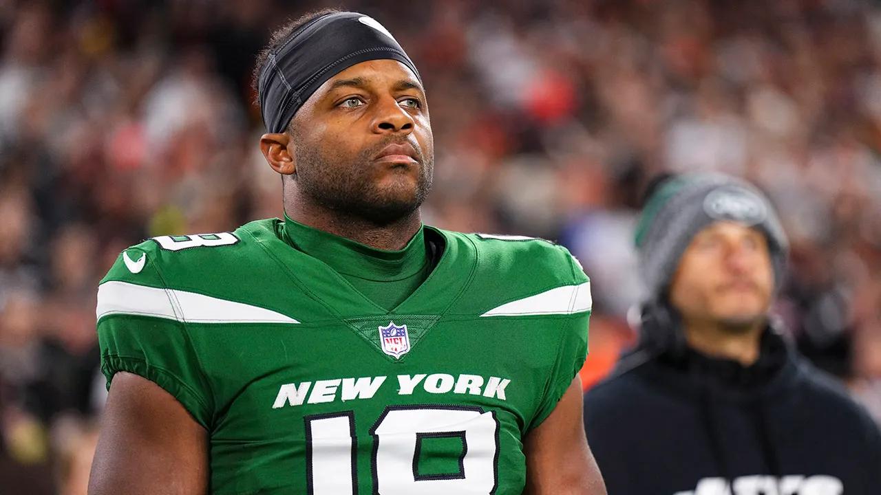 NFL receiver Randall Cobb, family ‘lucky to be alive’ after escaping house fire started by Tesla charger [Video]