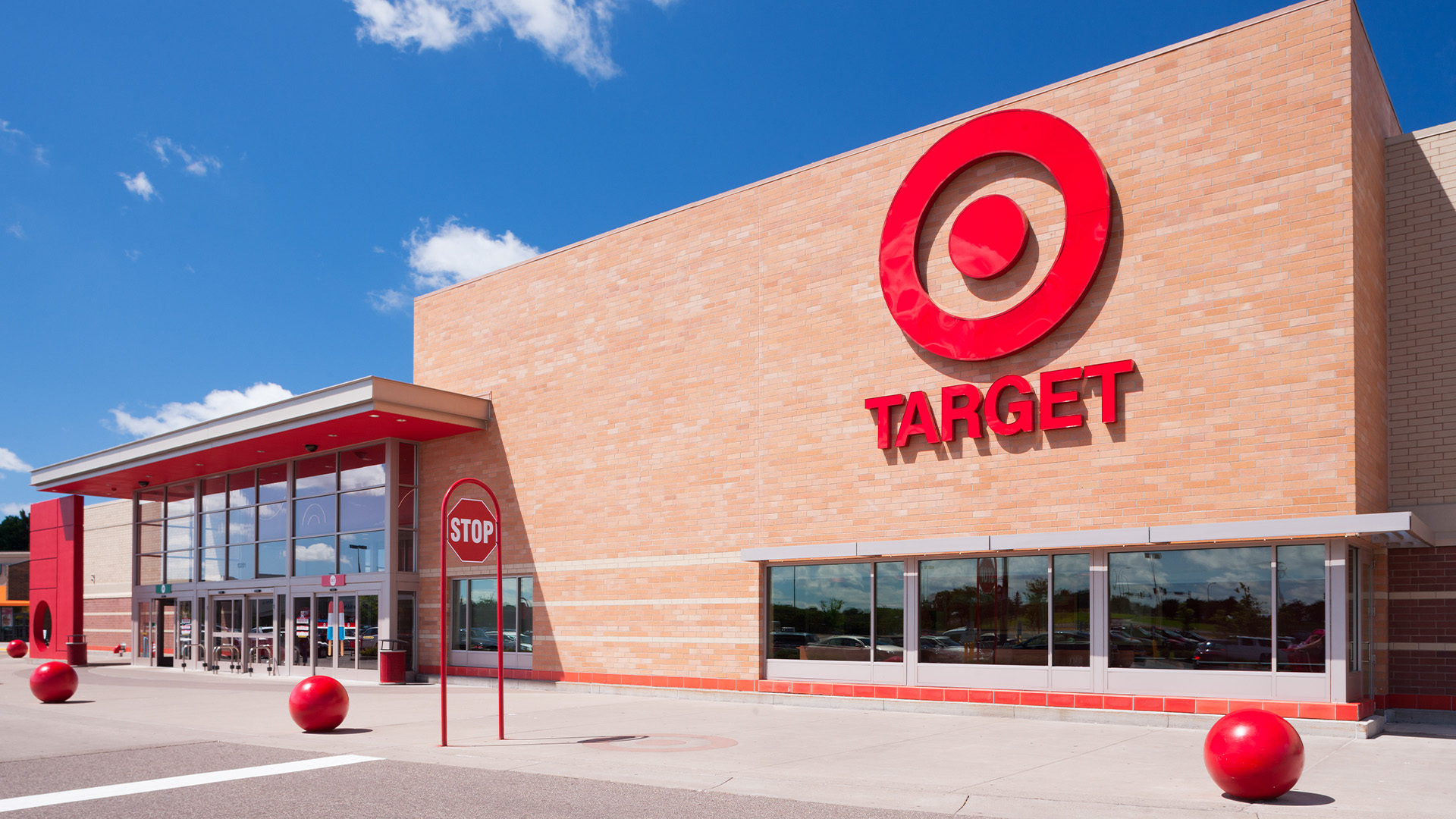 Target launches new employee crackdown on theft – & shoplifters will get away with far less this summer [Video]