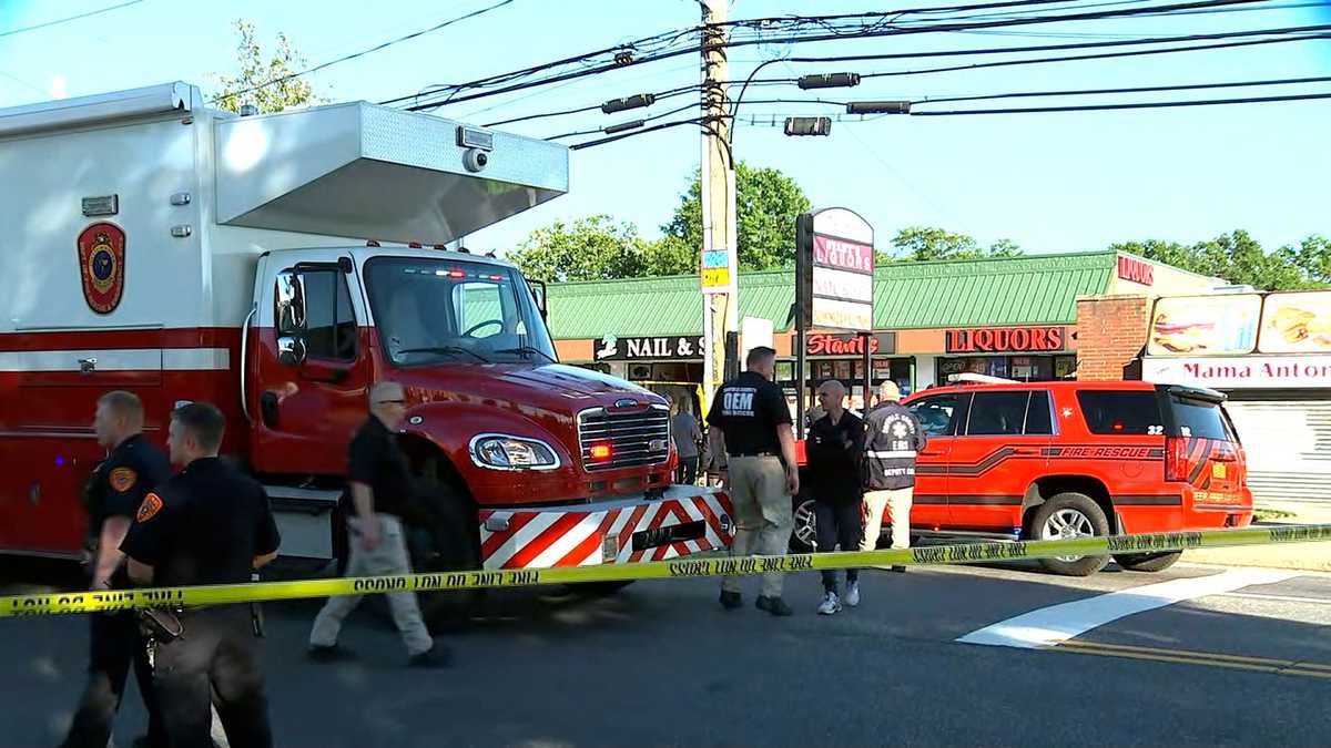 Minivan slams into a Long Island nail salon, killing 4 and injuring 9, fire official says [Video]