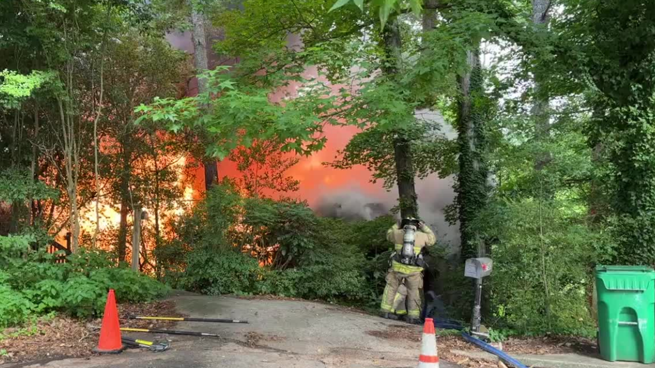 Construction crew, neighbors save man, disabled wife from house fire in DeKalb County [Video]