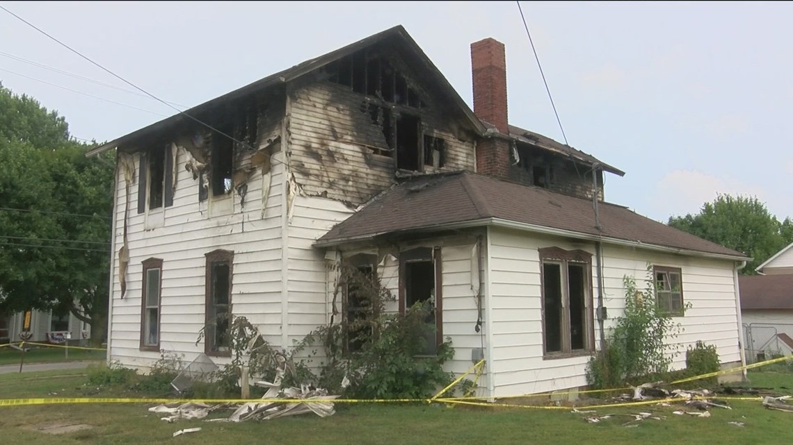 Fulton County house fire claims lives of two people [Video]