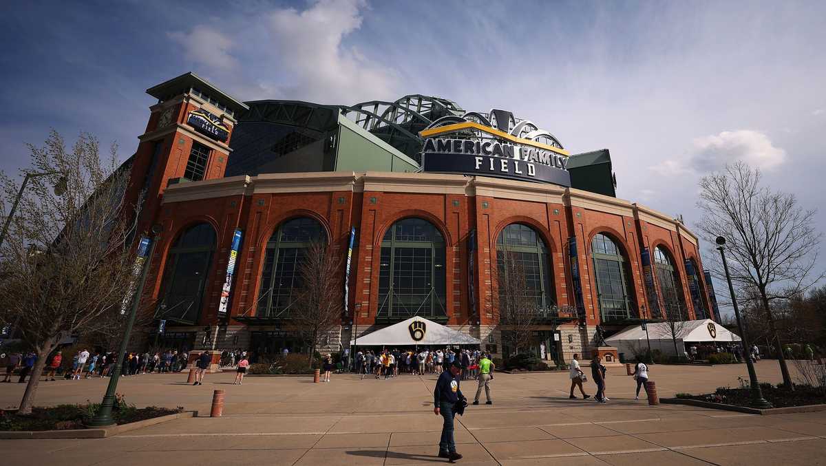 11 people hurt after Brewers-Cubs game when escalator malfunctions at American Family Field [Video]