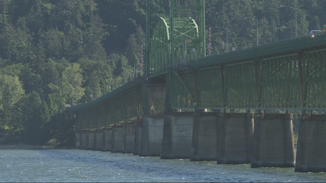 Hood River Bridge reopens after damage from truck crash [Video]