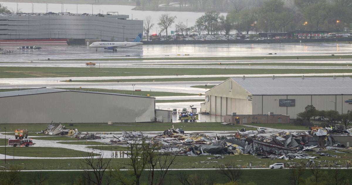Passengers question response when tornado hit Omaha airport [Video]