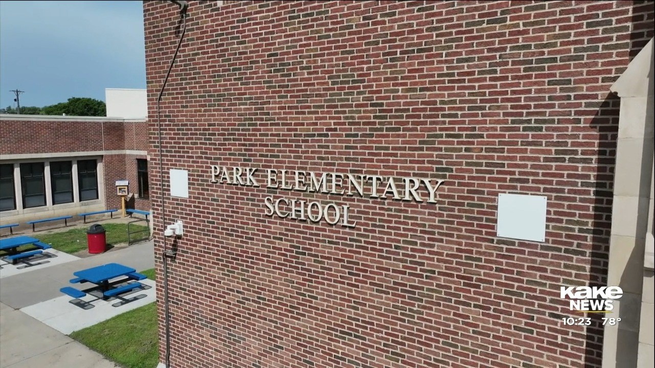 Wichita City Council votes to buy Park Elementary building for one dollar [Video]