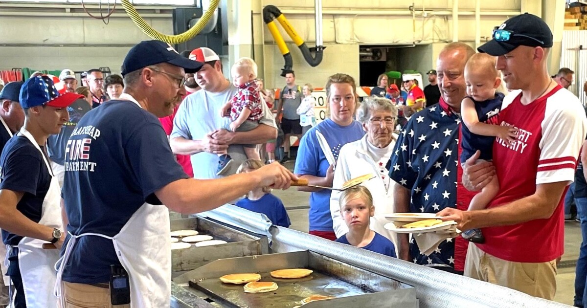 Graafschap Fire Department holds annual July 4 pancake breakfast in Laketown [Video]