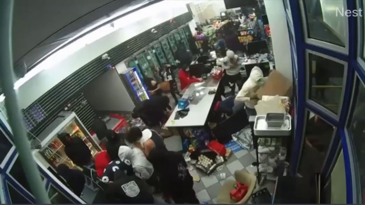 Oakland gas station falls victim to flash mob robbery  NBC Bay Area [Video]