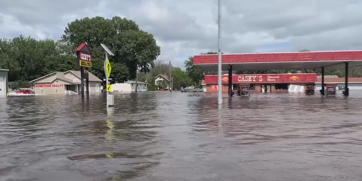Red Cross volunteers in northwestern Iowa work to clean up after flooding [Video]