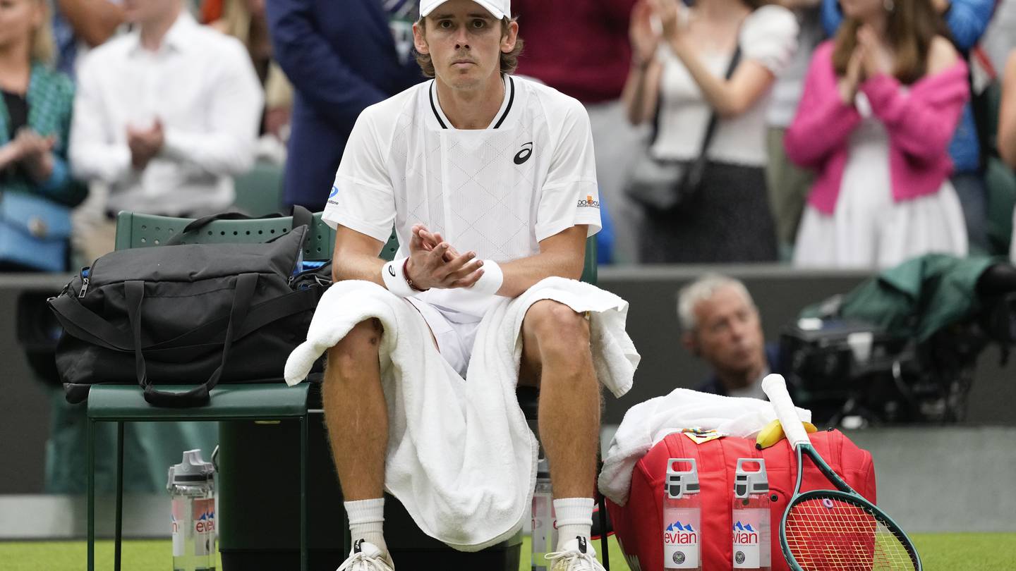 Novak Djokovic moves into Wimbledon semifinals when Alex de Minaur withdraws  WFTV [Video]
