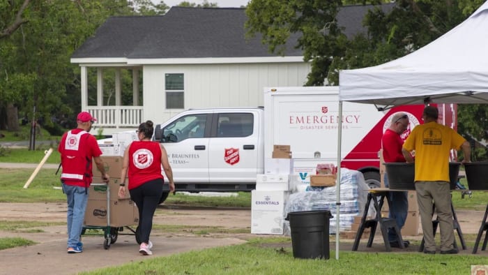 Time is of the essence: More volunteers needed to help in Houston area after Hurricane Beryl [Video]