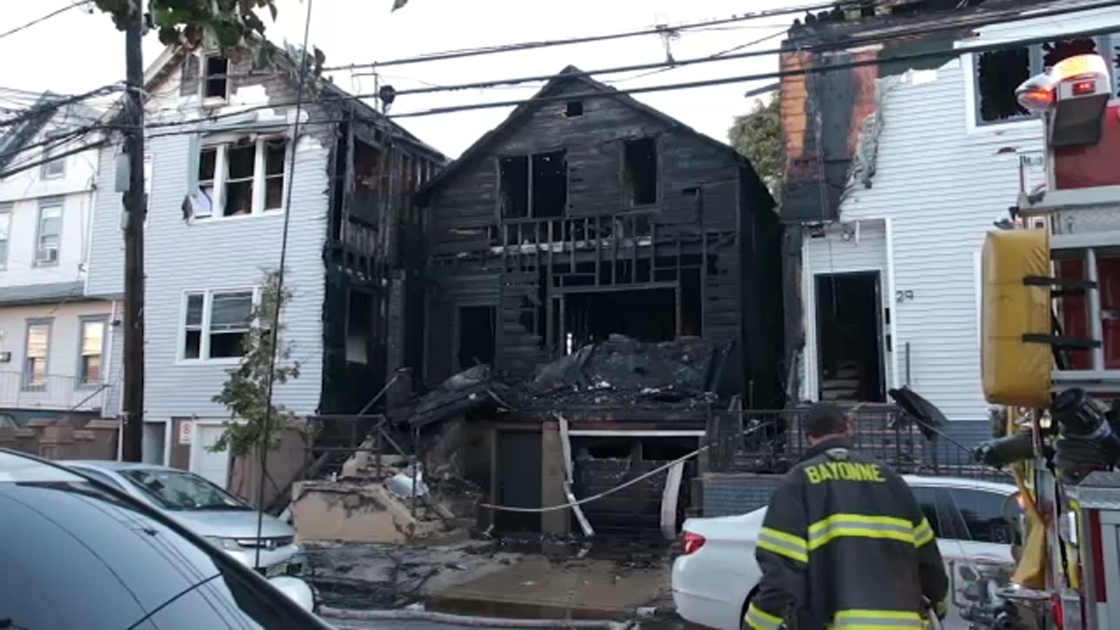 Bayonne fire: Four-alarm blaze rips through NJ homes, Red Cross assisting 21 people [Video]
