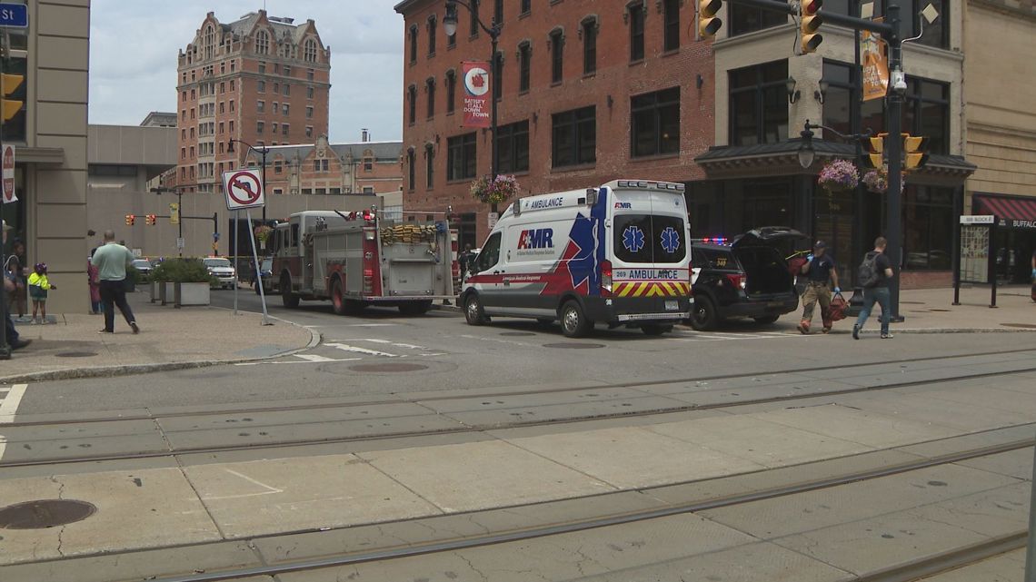 2 students stabbed following large fight in downtown Buffalo [Video]